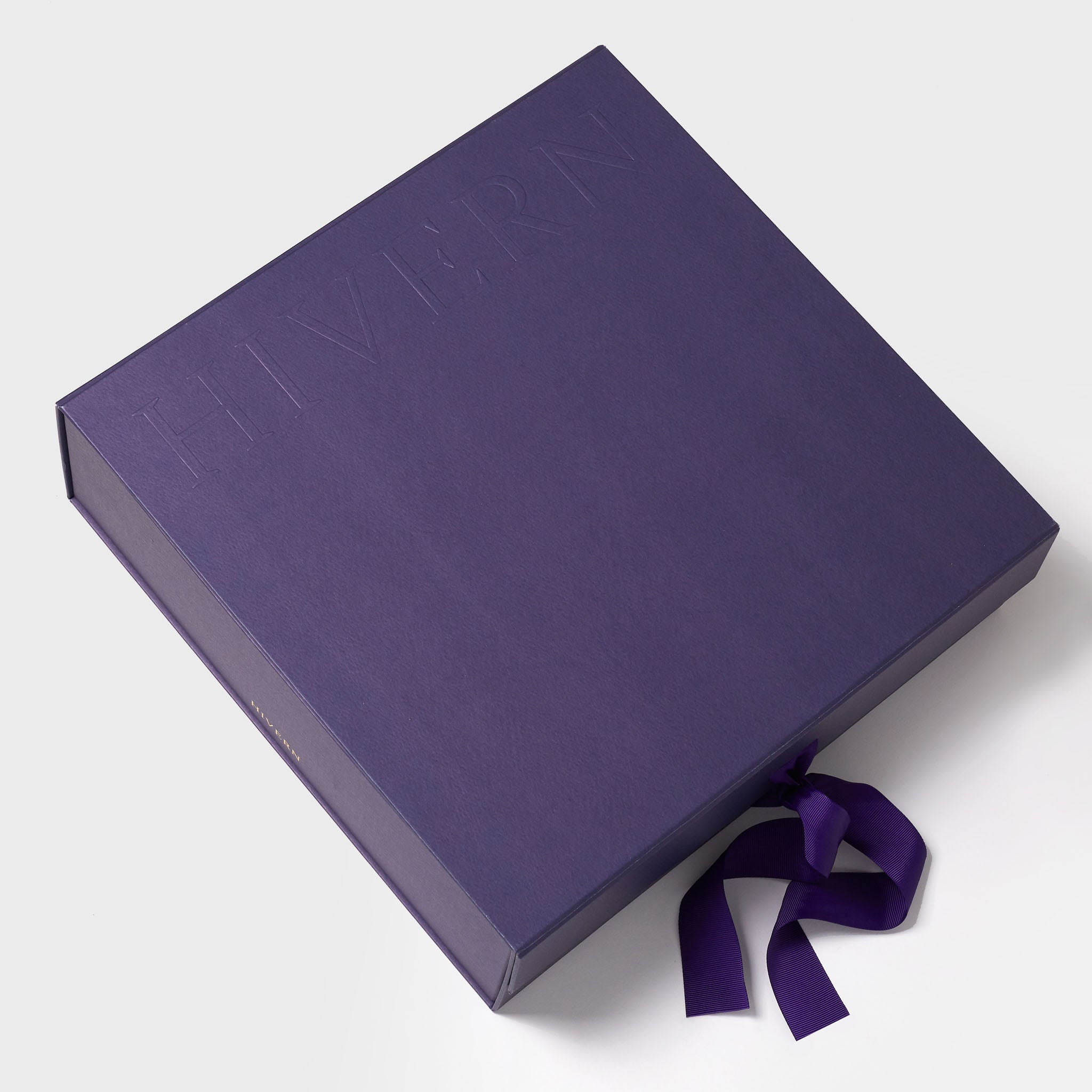 Hivern luxury giftbox with embossed logo, sealed with coloured ribbon.